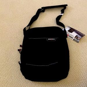 NWT Swiss Gear Travel Bag, Adjustable Strap , Wear Cross Body or on Shoulder.